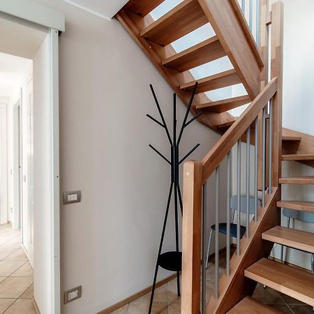 Sky Attic 72 - The House Of Travelers Apartamento Como Exterior foto