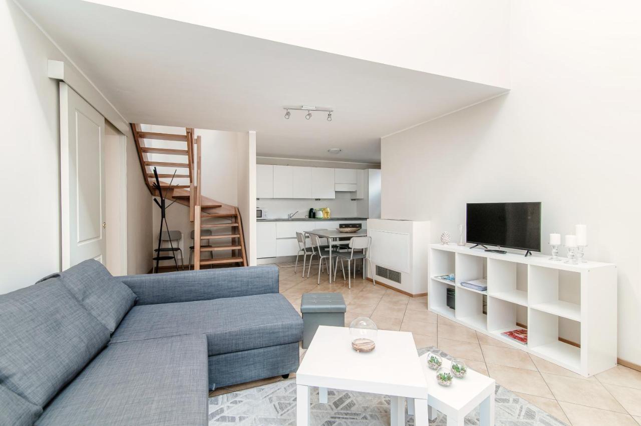 Sky Attic 72 - The House Of Travelers Apartamento Como Exterior foto