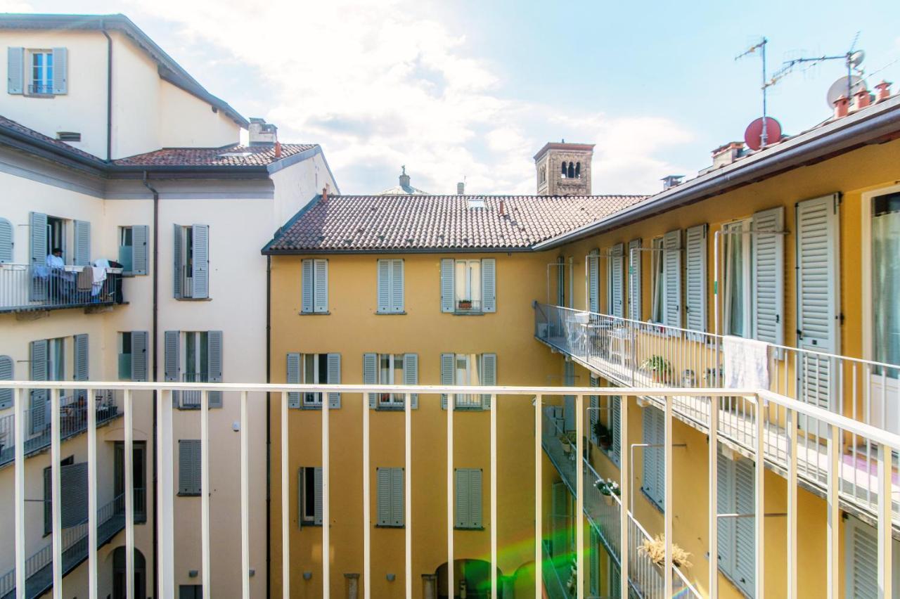 Sky Attic 72 - The House Of Travelers Apartamento Como Exterior foto