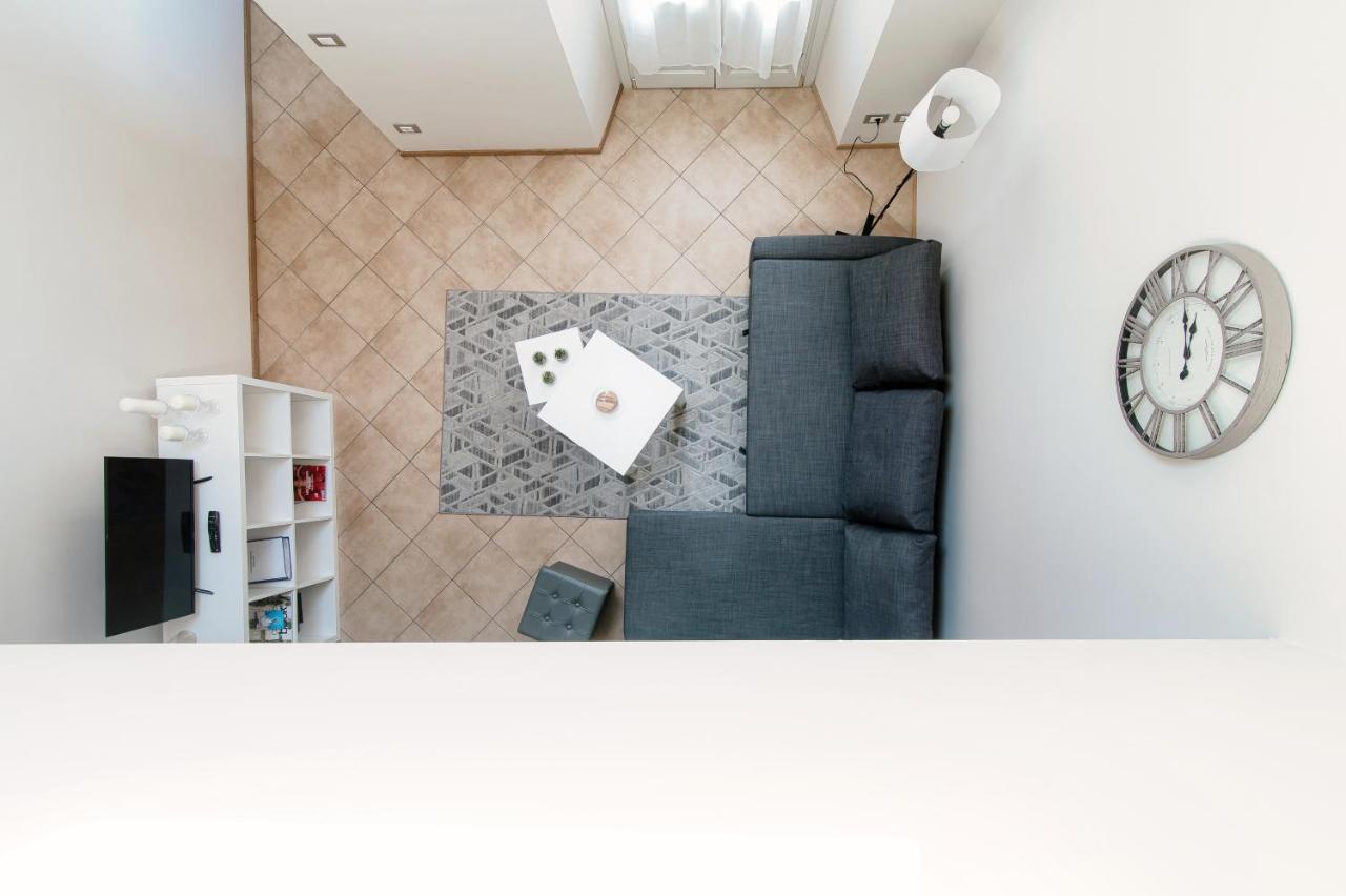 Sky Attic 72 - The House Of Travelers Apartamento Como Exterior foto