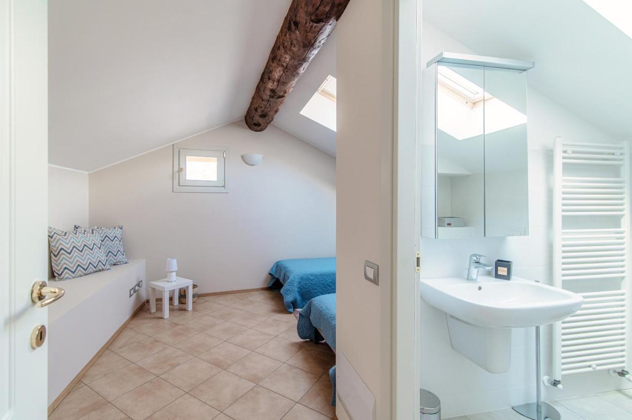 Sky Attic 72 - The House Of Travelers Apartamento Como Exterior foto